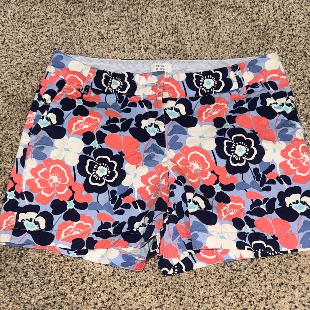 crown & ivy Floral Shorts in Navy, Coral & White